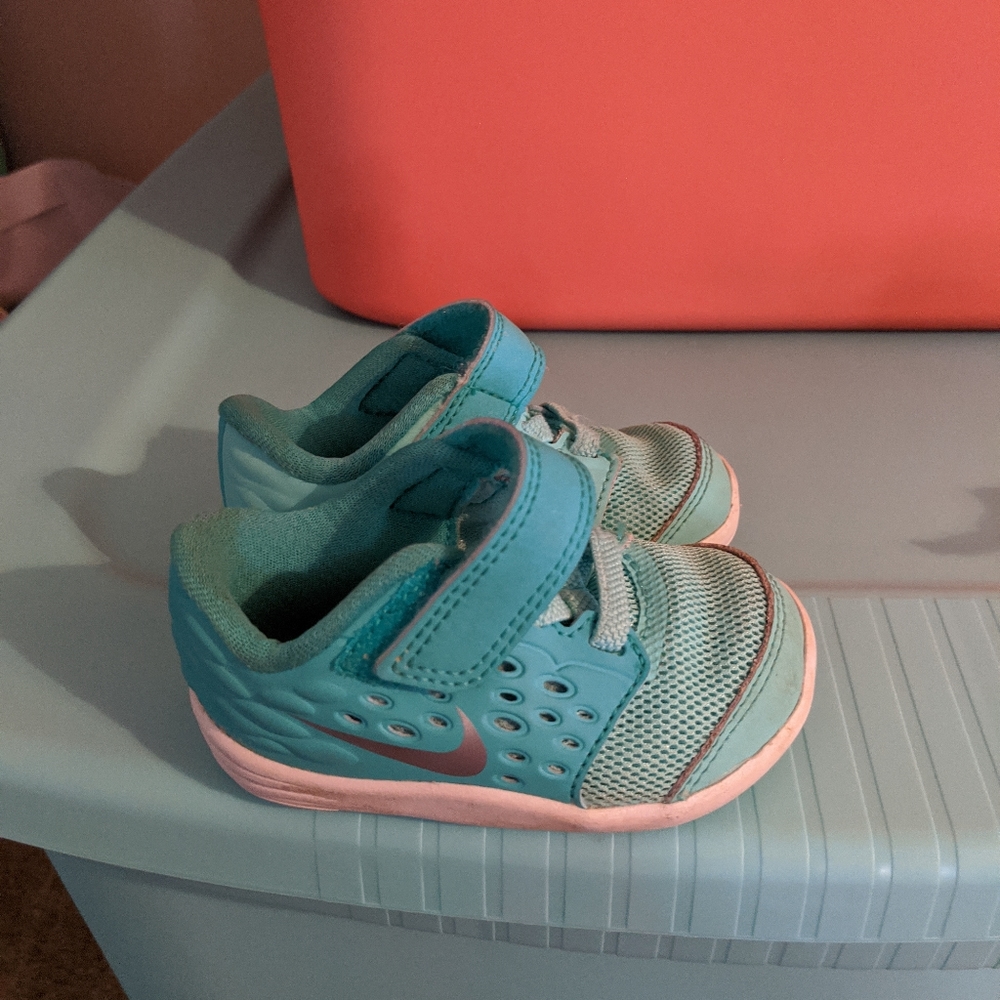 Nike Tennis Shoes